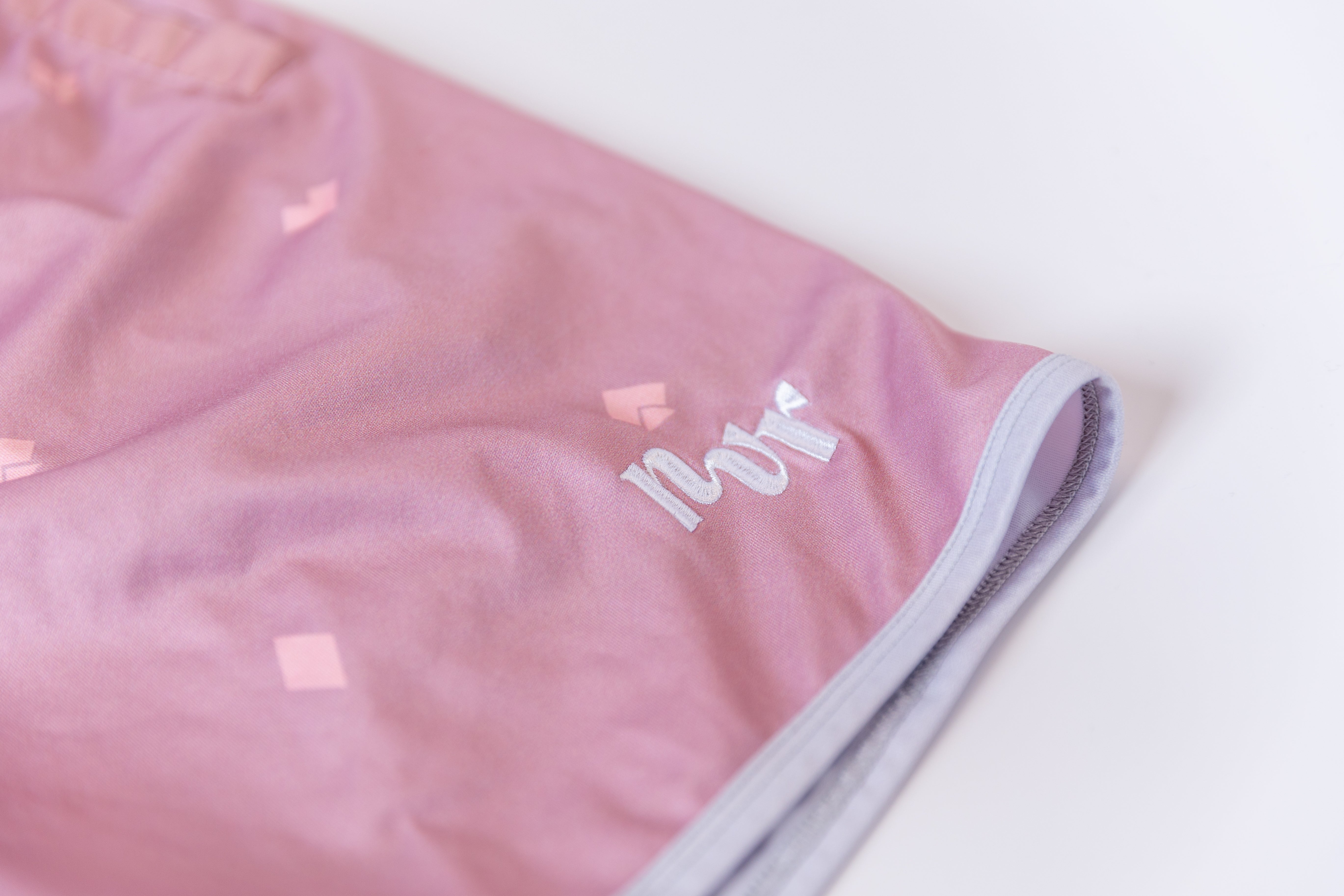 Never Fold Graffiti Shorts 2.0 | White